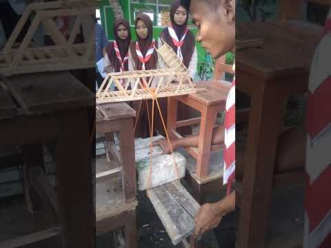 Video: Cara Membuat Jambatan dari Tongkat Ais Krim (dengan Gambar)