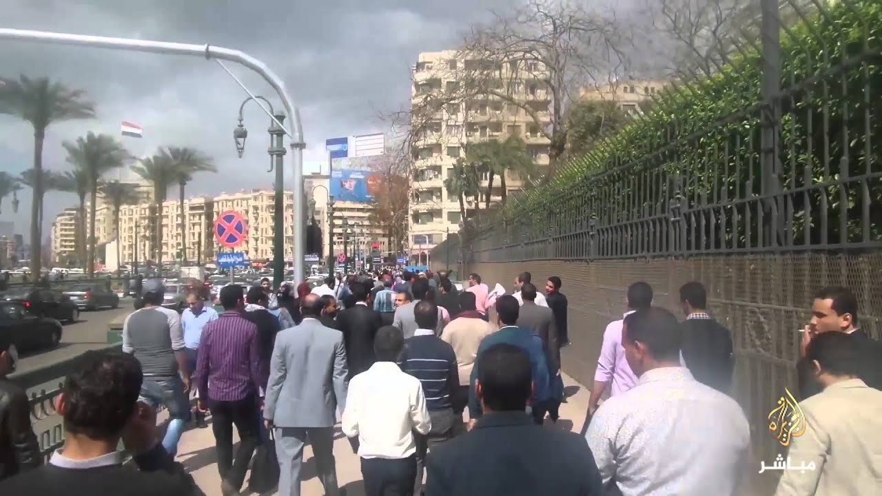 مسيرة احجاجية بميدان التحرير لحملة الماجستير و الدكتوراة للمطالبة بحقهم في التعيين