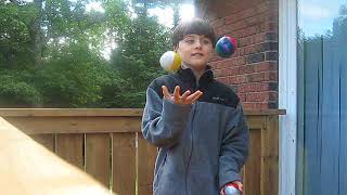 Juggling tutorial Episode 4/5 knee bounce and wrist bounce