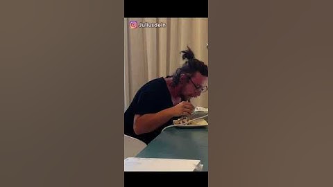 Broma de preservativo dentro de la comida