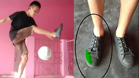 Multiple Outside Around the world Tutorial. #footballfreestyle #skills #ATW