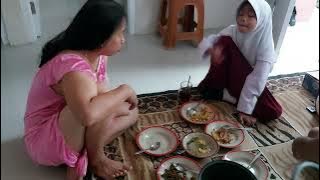 Tasya sarapan pagi terlihat jelas bahwa dalam video ini tasya baik baik saja