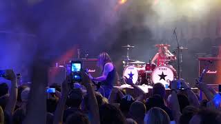 Vince Neil Kick Start My Heart 7/27/19 IMG 1885