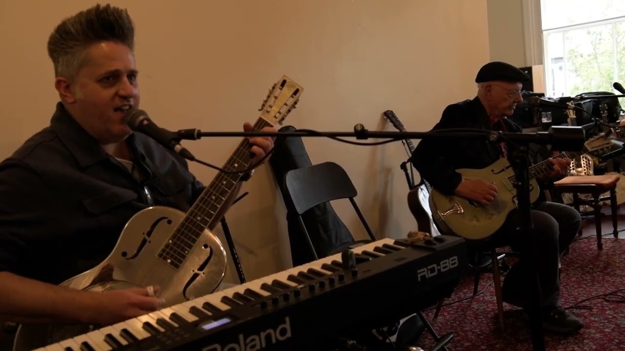 Mud In Your Ear (Allan Jones & Richard O'Donnell)