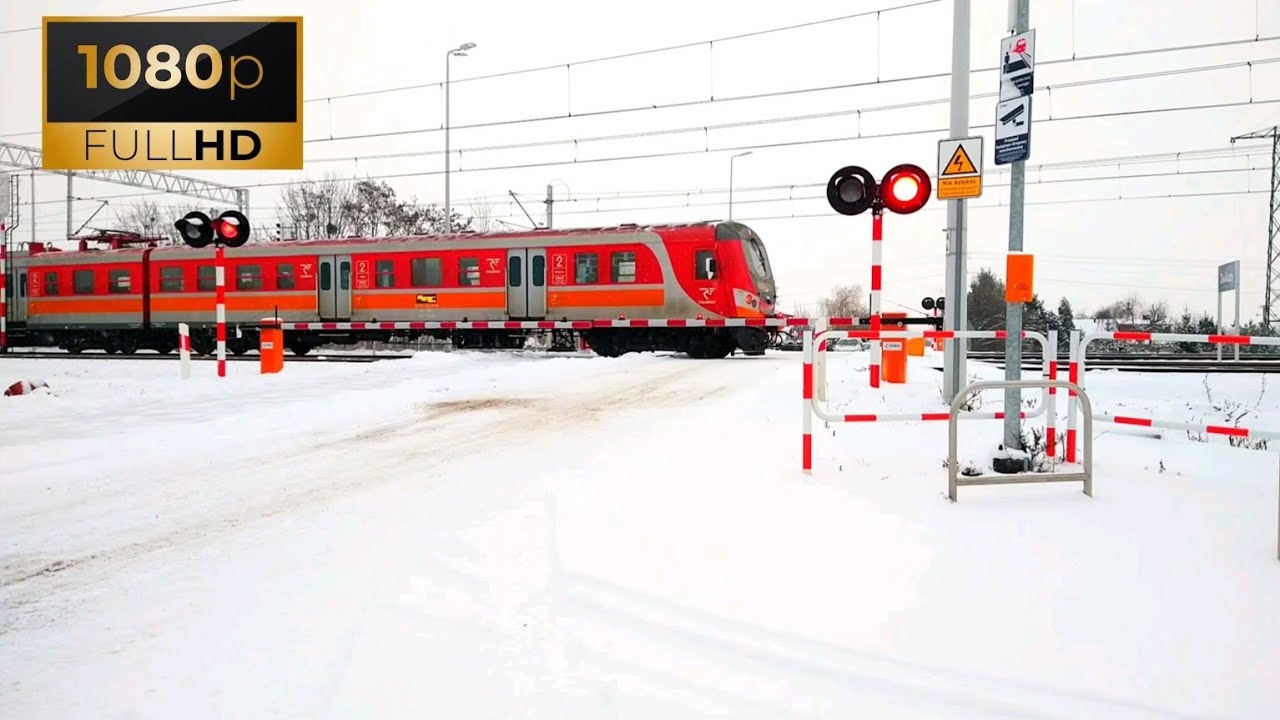 Przejazd Kolejowy Dwikozy ul. Nadwiślańska w Zimowy Dzień 