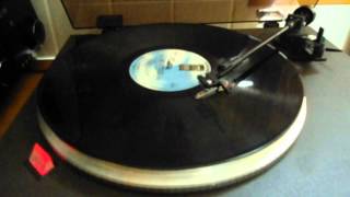 Video thumbnail of "Linda Ronstadt - Back In The U.S.A. (Vinyl)"