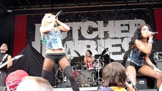 Butcher Babies - The Mirror Never Lies (live) Mayhem Festival 2013 Detroit 07.28.13