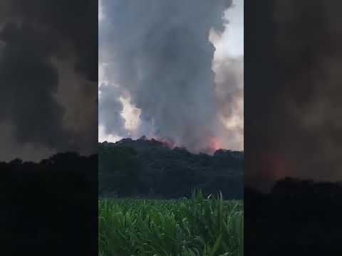 TURQUIA - Uma grande explosão em uma fábrica de fogos de artifício no distrito de Hendek, em Sakarya