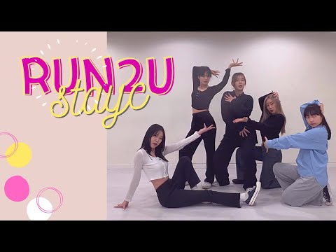 [MIRRORED] 5인 안무 STAYC (스테이씨) - RUN2U ‘런투유’ | 댄스 커버 거울 모드 Dance cover 5 members ver.