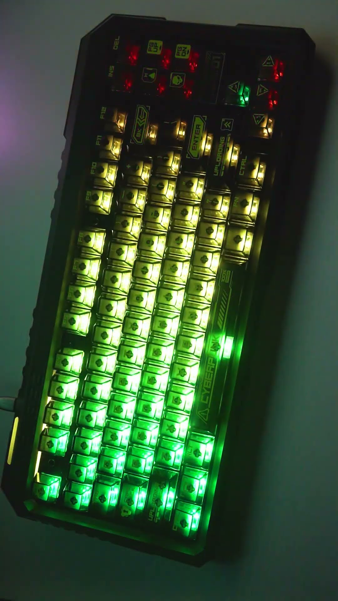 光りまくるMelgeek Cyber01 ラピッドトリガーキーボードショート