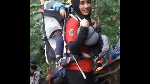 hiking gendong anak, keren nih #shorts