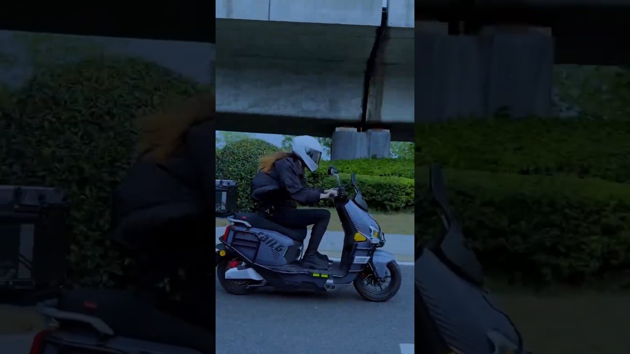 F73 in her hands, the city moves at her pace 🛵⚡ Bold, fast, unstoppable.