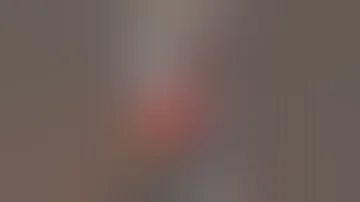 فضايخ العالم ايش رايكم واحد جالس يصور زوجته من ورى اجل يصورك من قدام هذا وجه اصلا كل قبل يتزوجك 