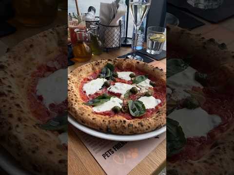Neapolitańska pizza w