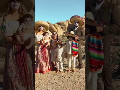 Video: El Dia de los Muertos (Mirusiųjų diena) Finikse