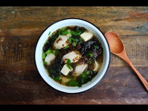 वीडियो: समुद्री शैवाल मछली का सूप कैसे बनाते हैं