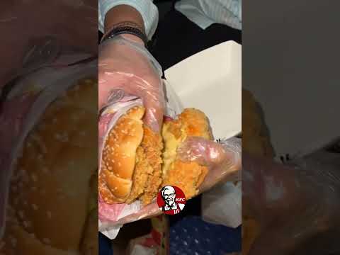 مقارنة أكبر ساندويتش فرايد تشيكن بين أقوى خمس مطاعم و بقولك اييه أدخل شووف الفيديو كامل ع القناة