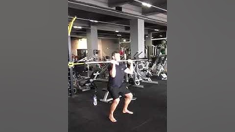 Agachamento + desenvolvimento barra