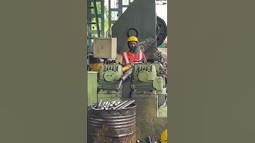 Thread rolling machine