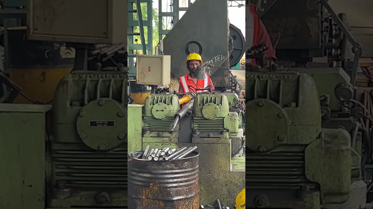 Thread rolling machine