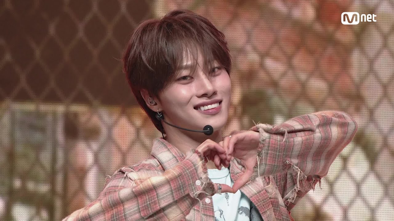 'HOT DEBUT' idntt - BOYtude 