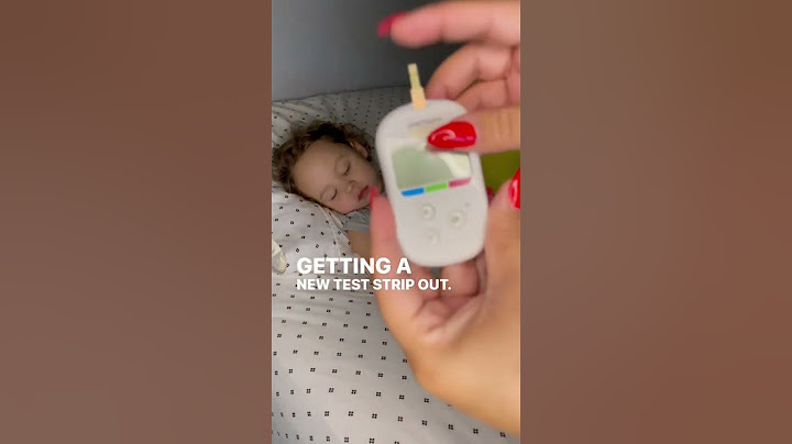 CHECKING HER BLOOD SUGAR🩸 #type1diabetes #diabetictoddler #type1 #t1dmom