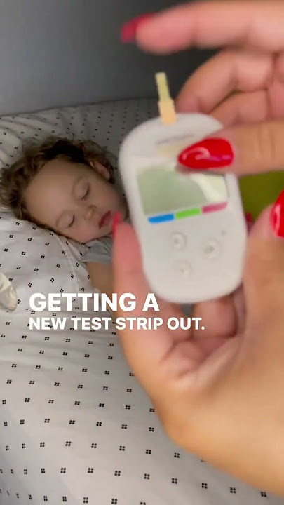 CHECKING HER BLOOD SUGAR🩸 #type1diabetes #diabetictoddler #type1 #t1dmom