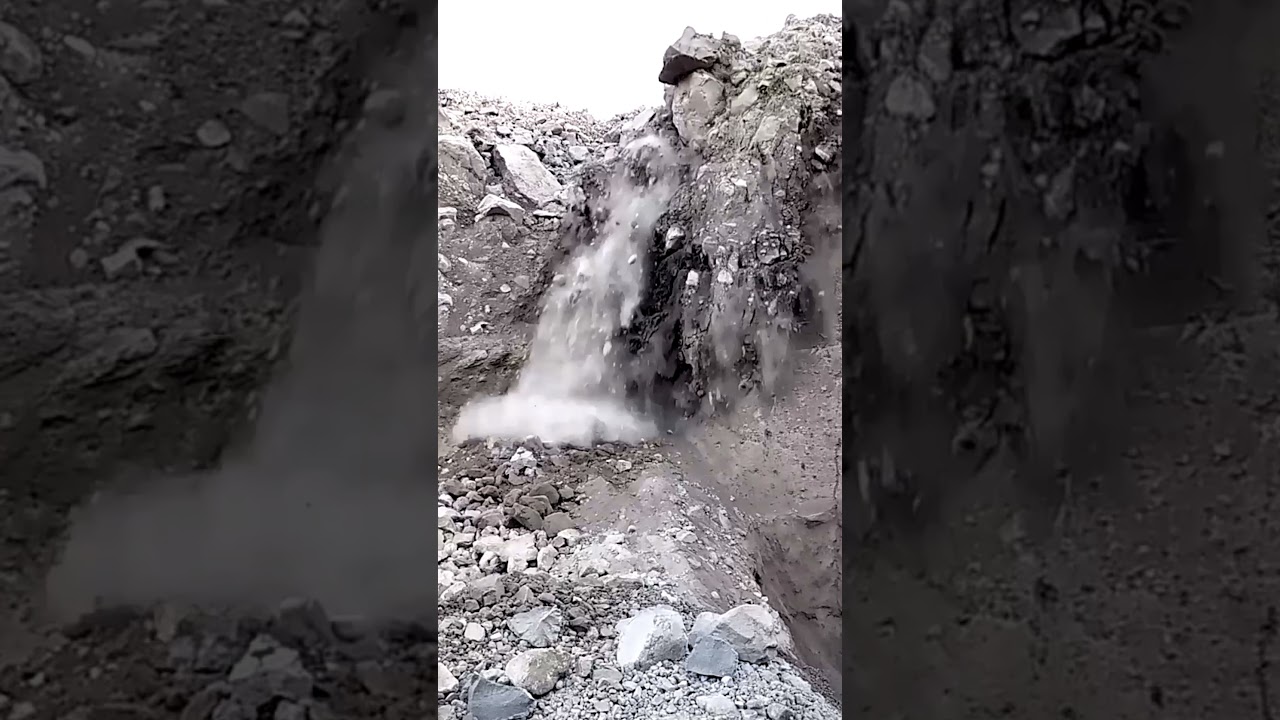 A Large landslide on the merapi sand cliff