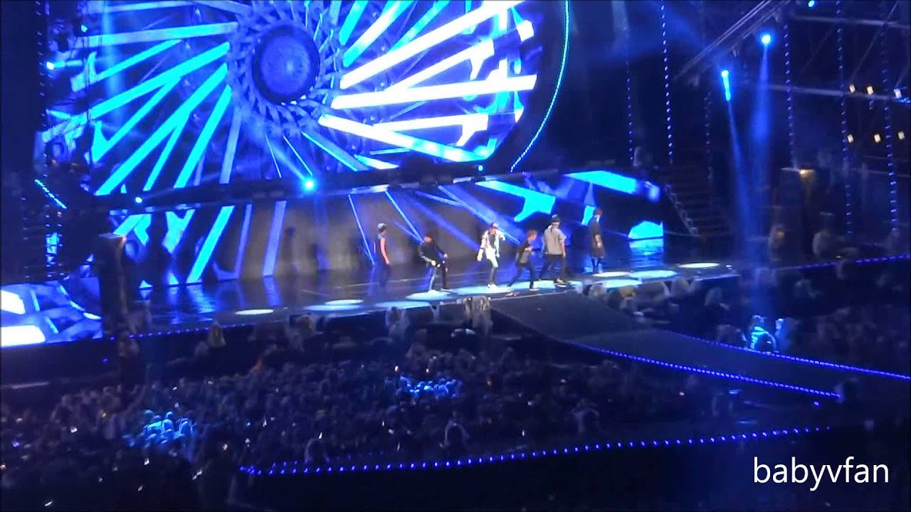 Infinite - Back (Sung Kyu fall down on stage) 20150723