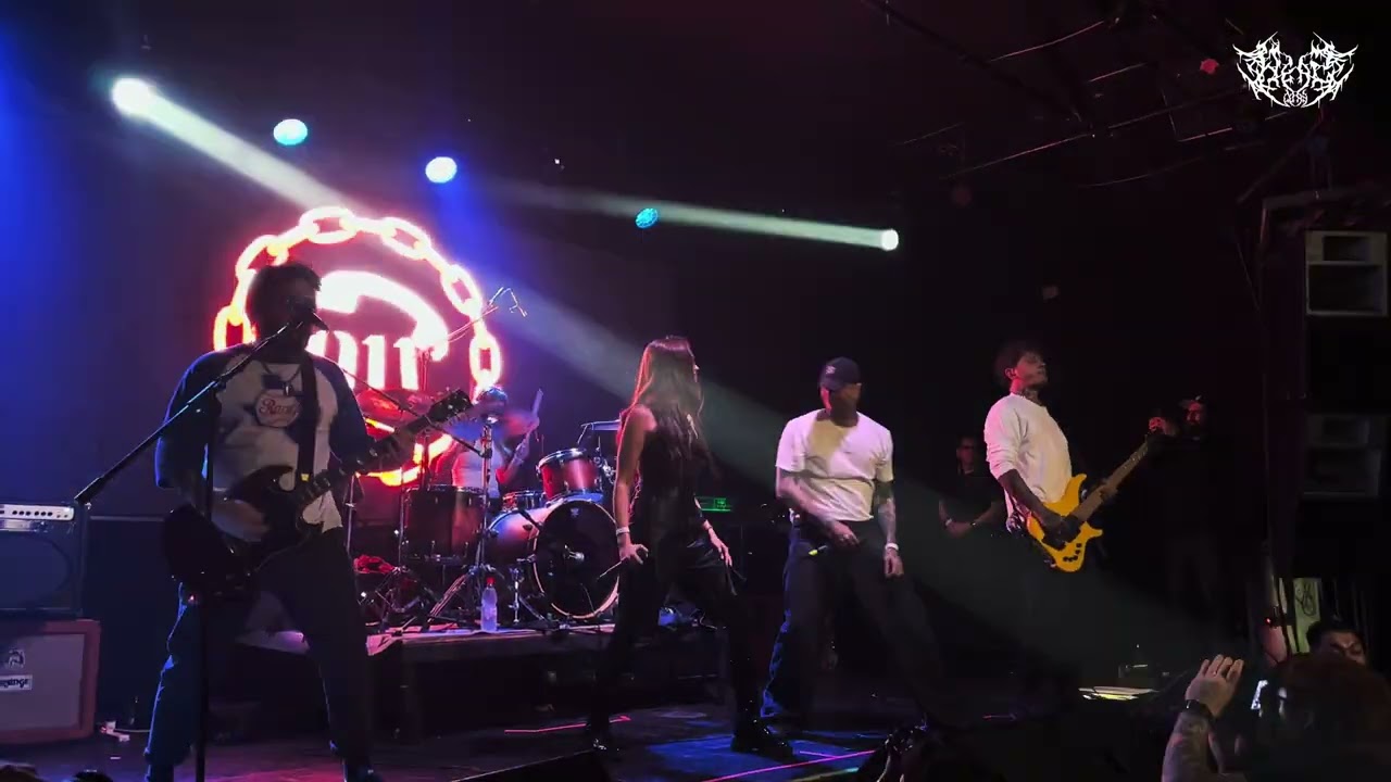 El Nueveonce feat Ignacia Fernández (Decessus) - Manipulador en vivo desde NoesFest