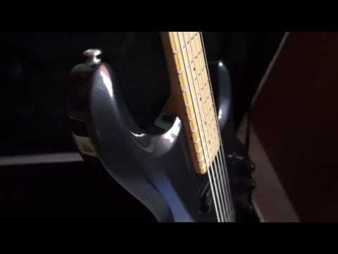 music-man-silhouette-bass---baritone-guitar---unboxing