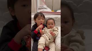 2人で歯磨き。愛らしい