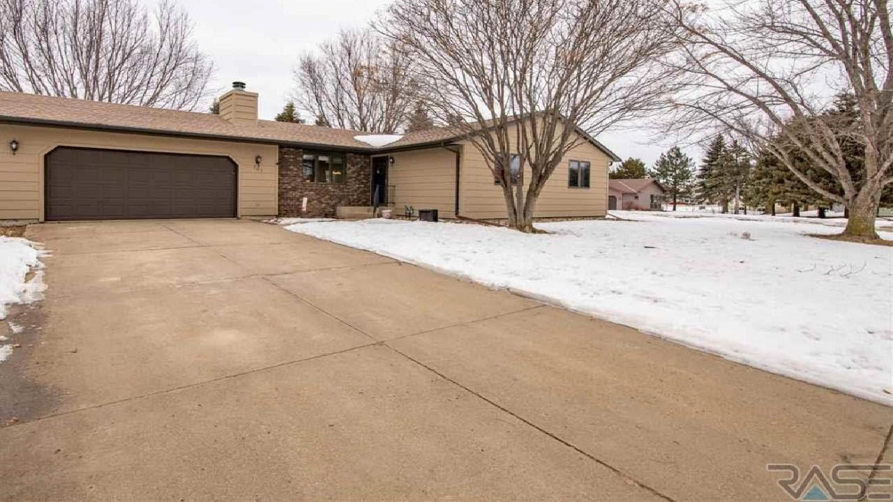 301 Sunset Dr, Beresford, SD Presented by Cindy Wills. YouTube