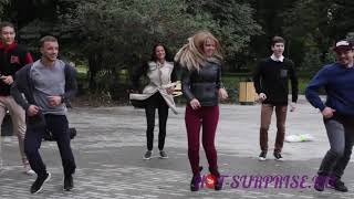 Уличный танцевальный флешмоб для Саймона (Hot-Surprise.ru)