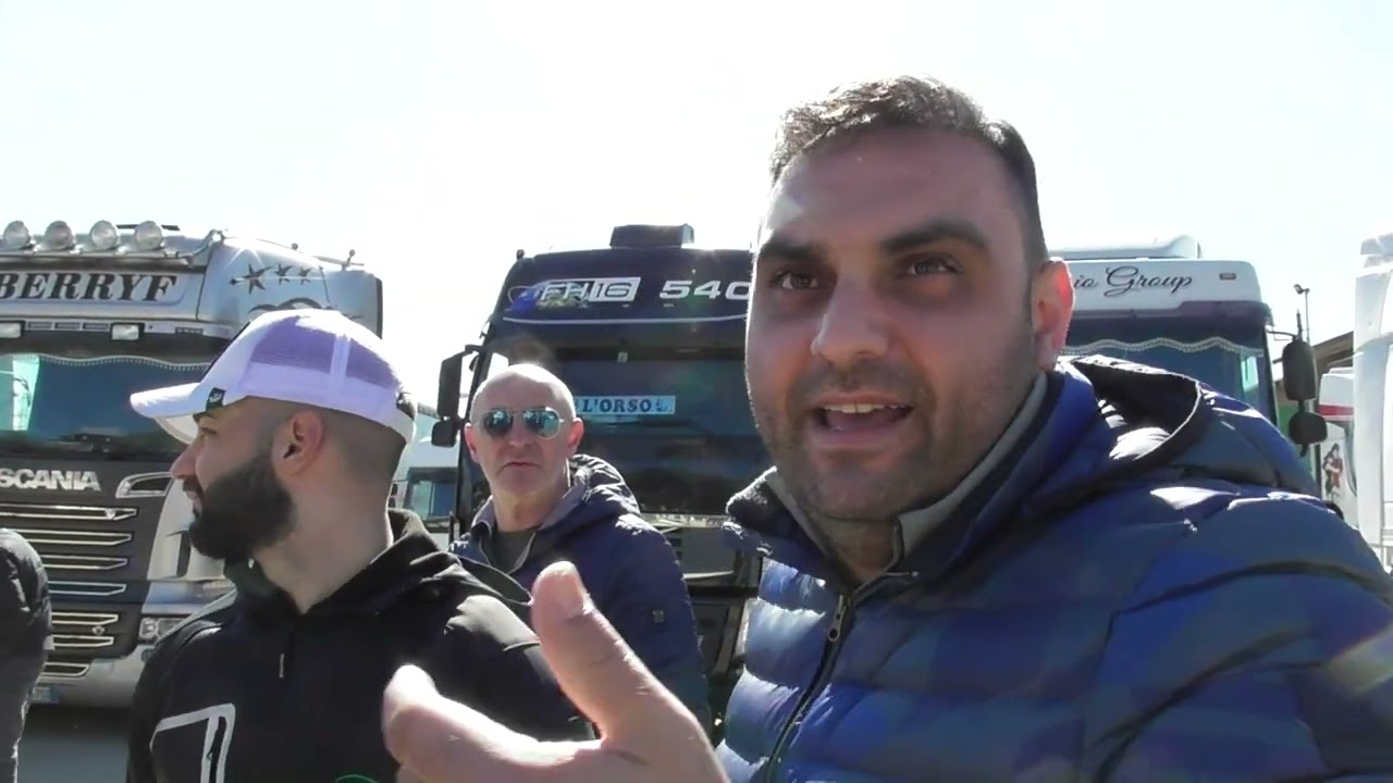 ROSARNO: CAMIONISTI IN SCIOPERO PER IL CARO CARBURANTE