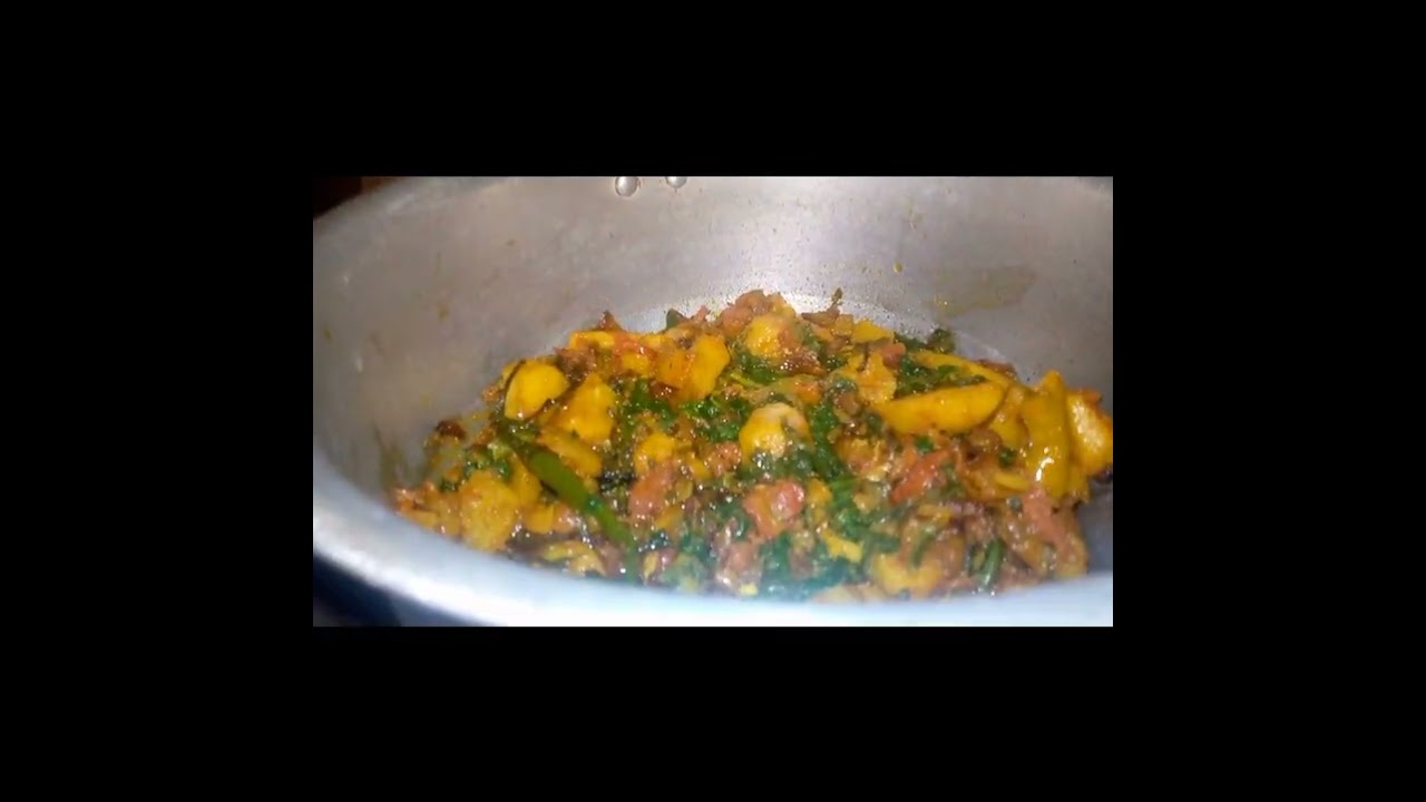 I COOKED SPINACH WITH POTATOES CURRY & SPINACH EGG OMELETTE YUMMY MY LUNCH WHITE RICE,FRIED CHICKEN 