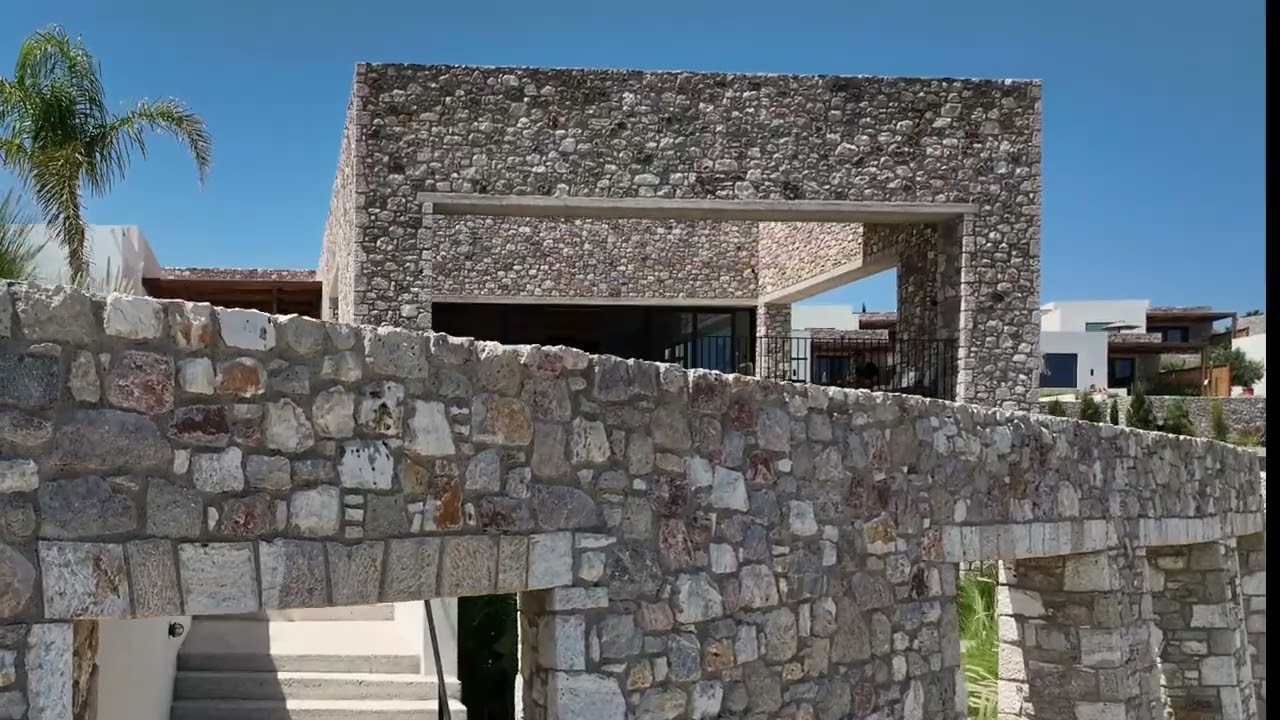 A sanctuary where nature and luxury meet. Bask in the sun. Reconnect with yourself