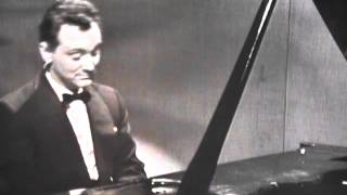 Ken Morris - The Two Kens
Ken Morris plays the piano with two pianos....from 1960 Ken Morris - The Two Kens