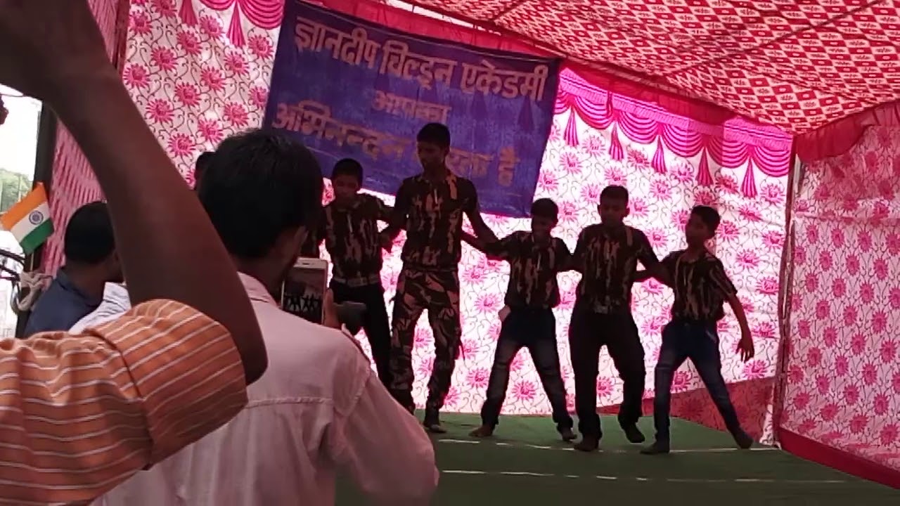 Sandese ate h hme tdpate h border movie ke song pr kiya 15th August ko bchho ne dance