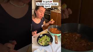 Se gatimi te shijon me shume kur ha nga tigani, apo jo?🤣😉