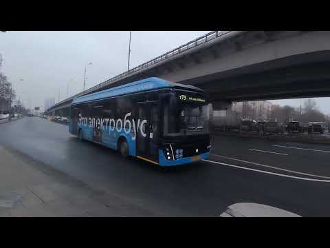 Электробус с маршрутом Т73 проезжает остановку «Метро ВДНХ» | 09.03.24 г.