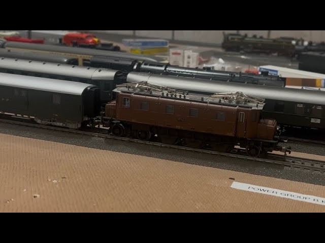 Electric locomotive Ae 3/6ˡ, SBB - YouTube