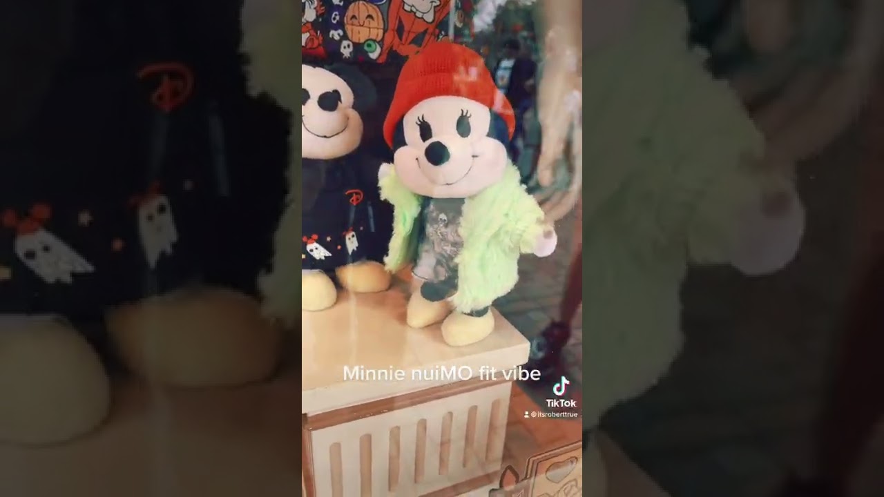 New Minnie Mouse nuiMO Cozy Outfit at Disneyland 🧣 