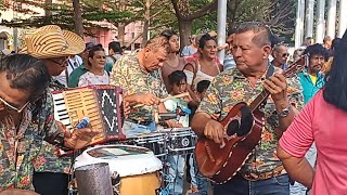 la chica sexy de la plaza libertad está en vivo