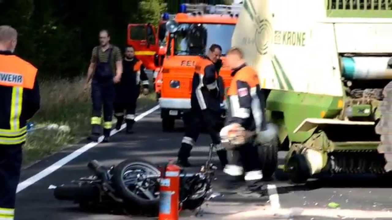 Motorradfahrer gegen Traktor geprallt – tödlich verletzt / Löffelsterz