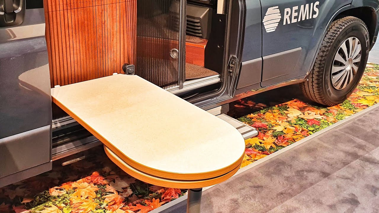 Remis Tischschiene + Plissee - außen den Van-Tisch aufstellen - Messe Caravan Salon Düsseldorf 2021