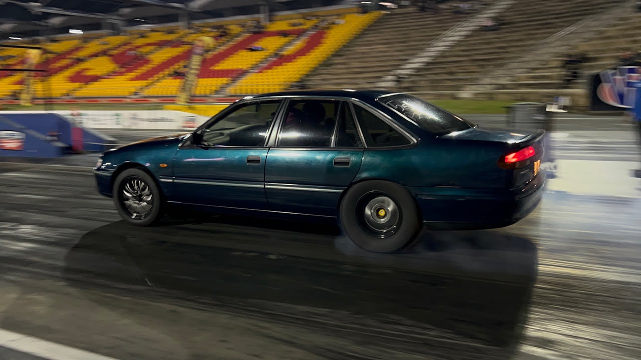 Race 4 Real at Sydney Dragway (Burnout Box) - YouTube