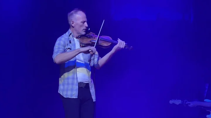 Kevin Costner & Modern West ft Matt Combs on violi...