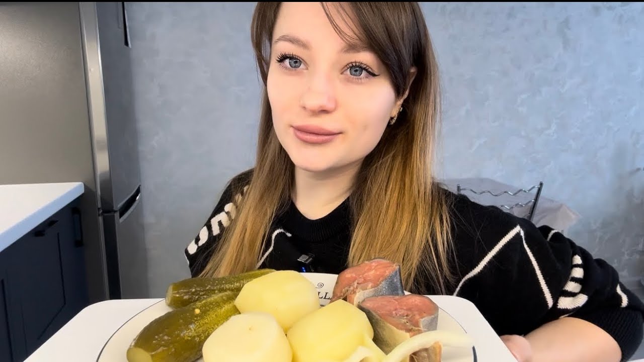 Mukbang | Мукбанг картошечка с рыбкой и хрустящие огурчики. Всем большой привет! 