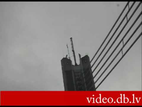 Video: Virs Zilajām Debesīm Vai Caurspīdīgiem Sapņu Tiltiem - Alternatīvs Skats